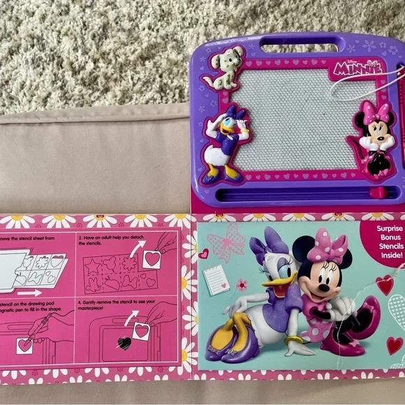 Disney Minnie Mouse Purple Read and Doodle Drawing Board - Picture 8 of 14